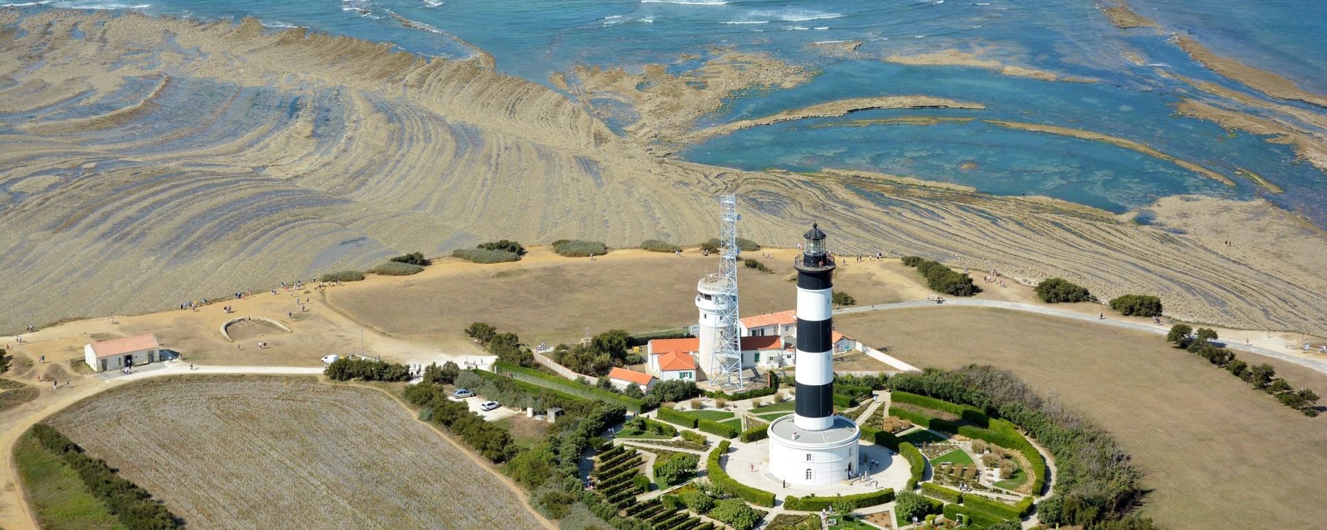 6-chassiron-lighthouse-ile-d_oleronotiomn-sbreffy-aspect-ratio-2000-800