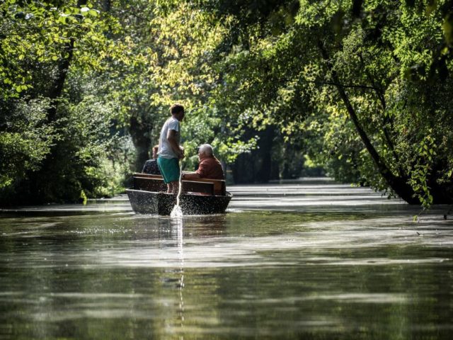 barque-maillezais-credit-kryzalid-pnr-marais-poitevin