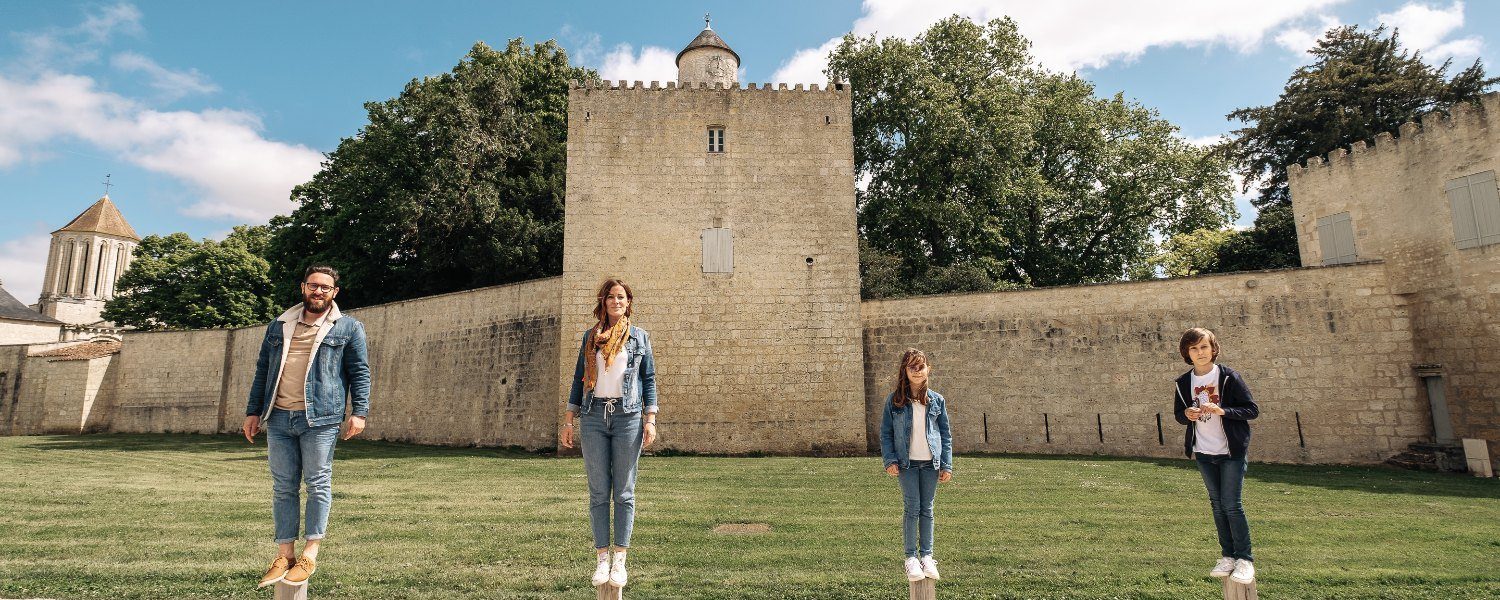 surgeres-les-remparts-studio-thomas-bonnin-aspect-ratio-2000-800