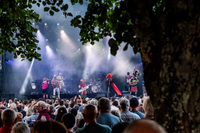 sceneduparc-surgeresbrassfestivallambertdavis