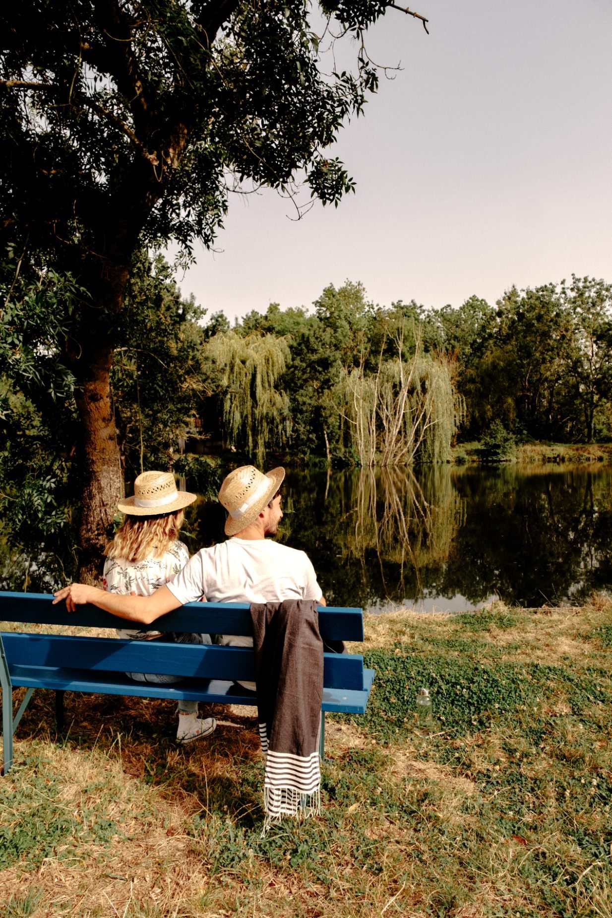 couple sur un banc dans le Marais Poitevin