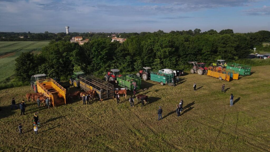 tracteurs et engins agricoles à la Transhumance