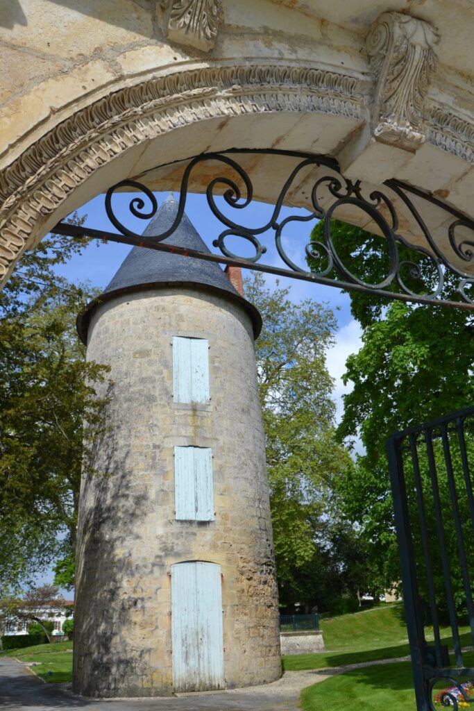 Tour Hélène dans le centre historique de Surgères