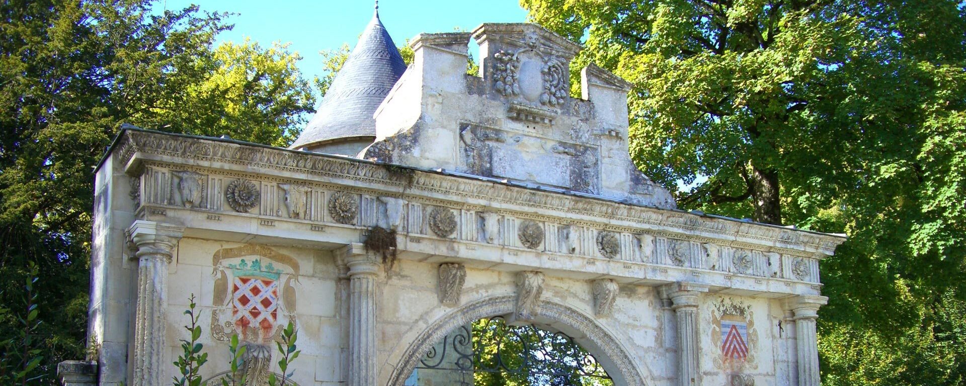 surgeres-porte-renaissanceotamp-aspect-ratio-2000-800